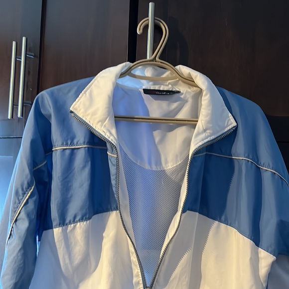Woman’s Marika Windbreaker Size Medium - Light Blue and White - Picture 4 of 4